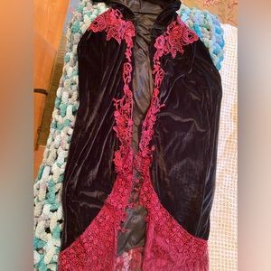 Super cool Boho/Vamp/Witch velour hooded cape with lace and appliqué details